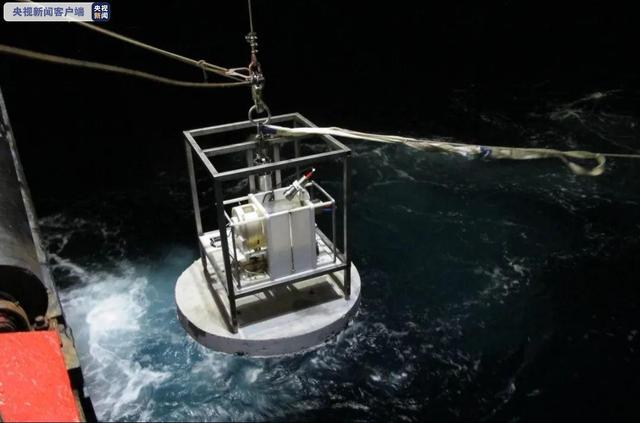 我国科研团队在国际上首次实现类似冷泉初期生境的深海原位人工构建休闲区蓝鸢梦想 – Www.slyday.coM